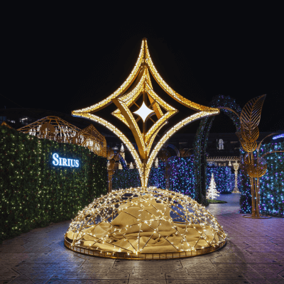Original Story: Santa's Magic Timepiece. The World's Largest Holiday Light Maze